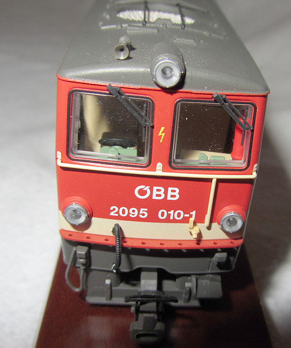 Lokomotive mit Shorty und Gehäuse ÖBB 2095 M 1 :220 Spur Z 5201 